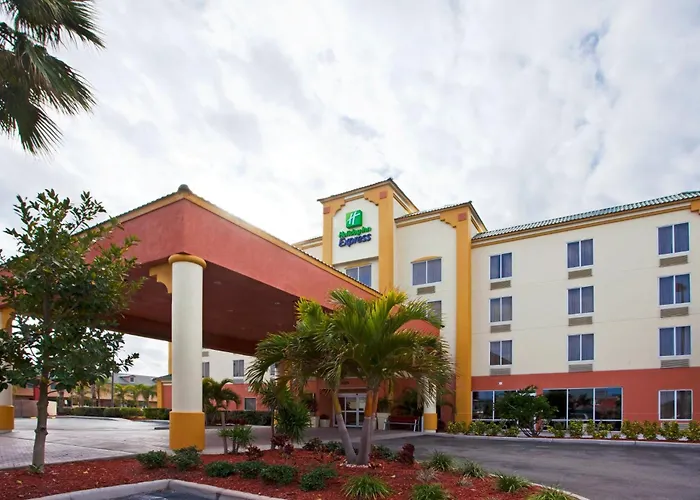 Holiday Inn Express Hotel & Suites Cocoa Beach By Ihg