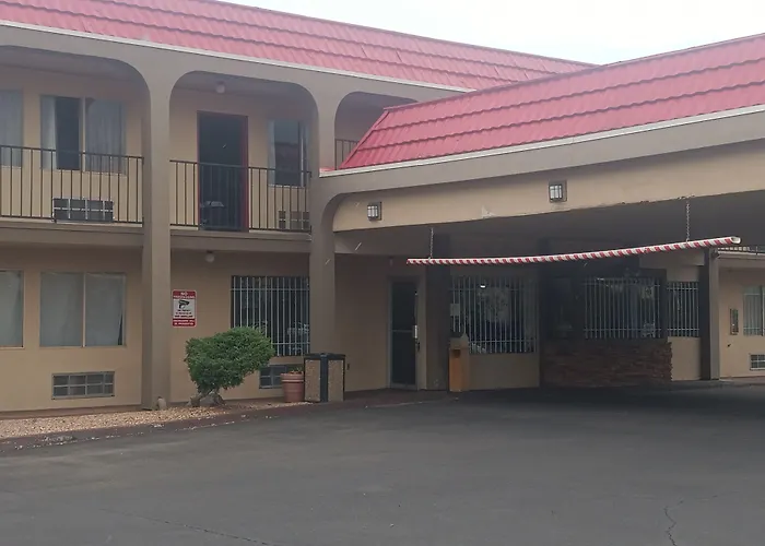 Midtown Inn & Suites