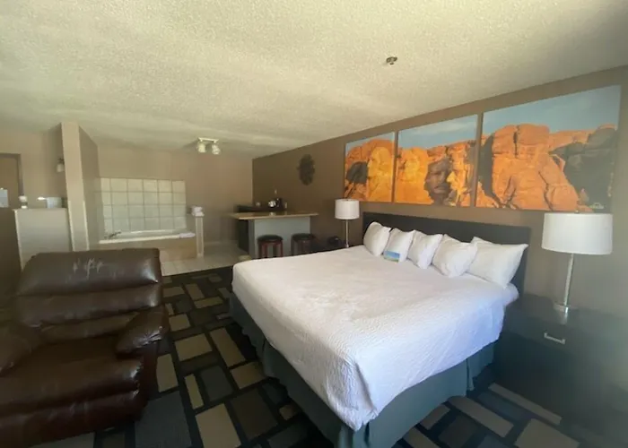 Days Inn By Wyndham Watertown