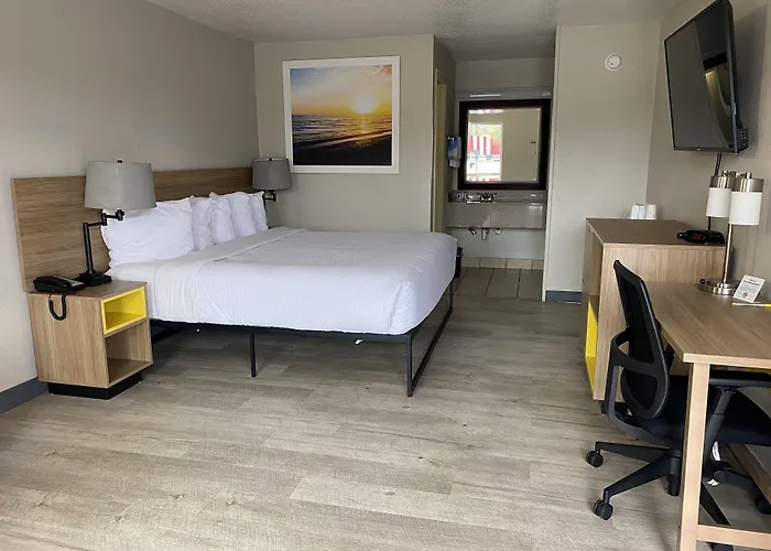 Days Inn By Wyndham Brunswick/St. Simons Area