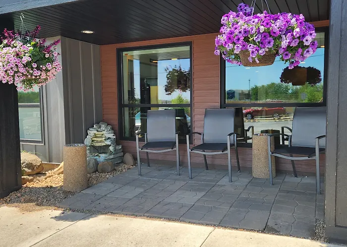Days Inn & Suites By Wyndham Duluth By The Mall