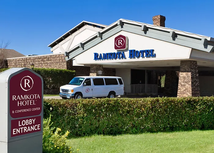 Bismarck Hotel And Conference Center