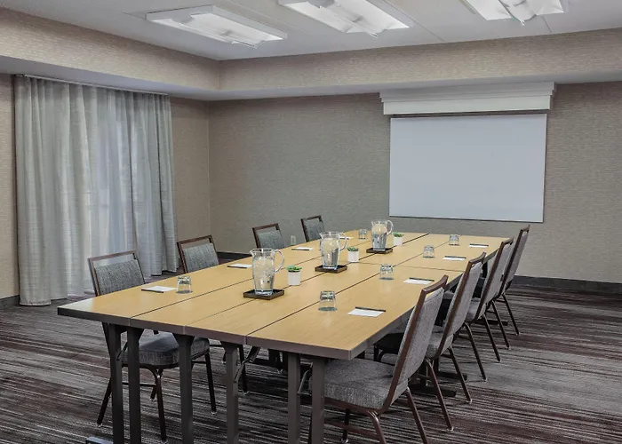 Courtyard By Marriott Greensboro