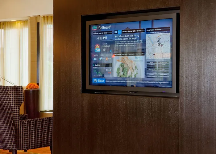 Courtyard By Marriott Columbus Hotel