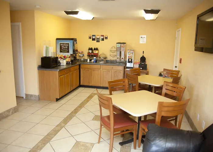 DeFuniak Springs Hotels