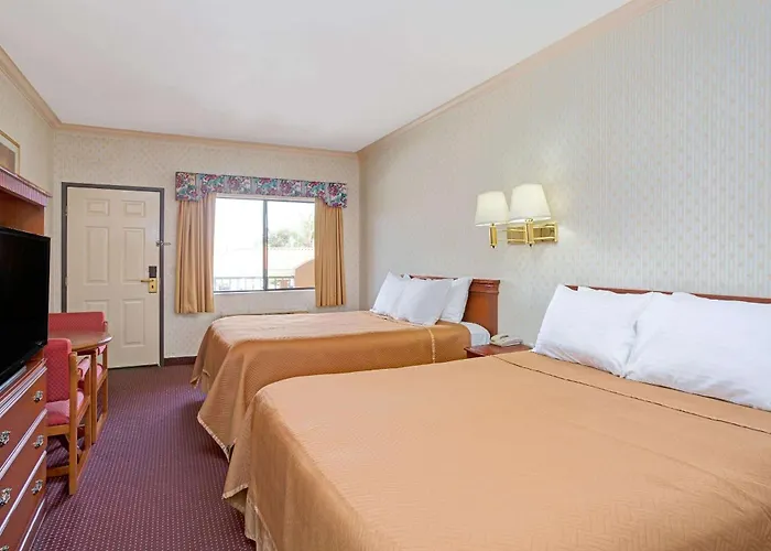Lynwood Hotels