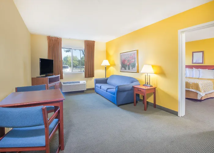 Days Inn By Wyndham Milan Sandusky South