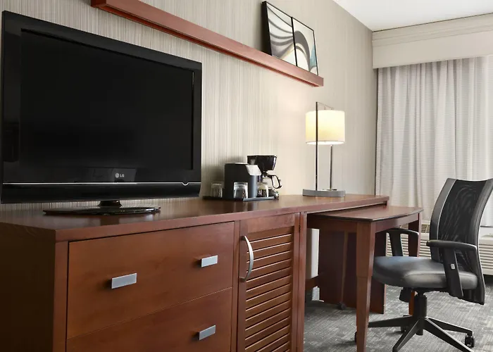 Courtyard By Marriott Springfield Hotel
