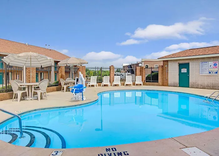 Days Inn By Wyndham Mooresville Lake Norman