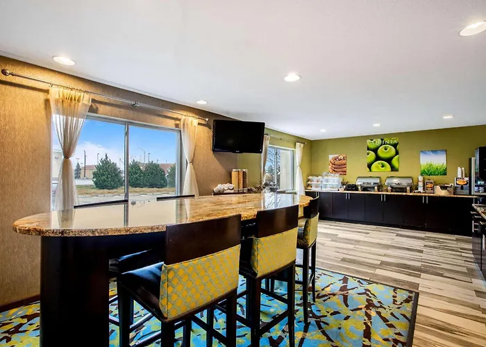 La Quinta By Wyndham Emporia Hotel