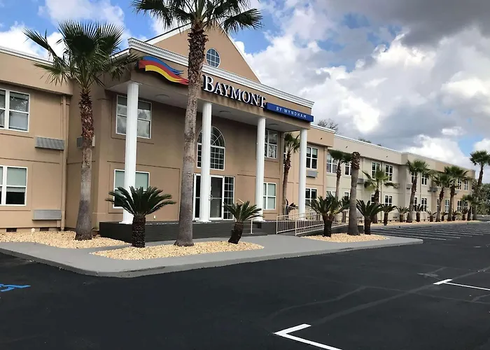 Lake Park Hotels