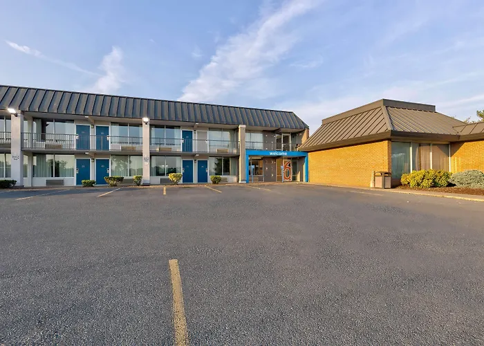 Mount Jackson Hotels