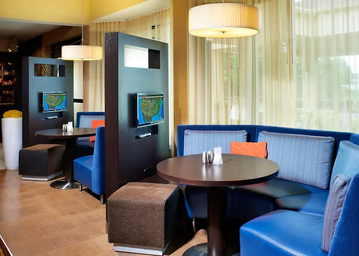 Courtyard By Marriott Lexington North Hotel