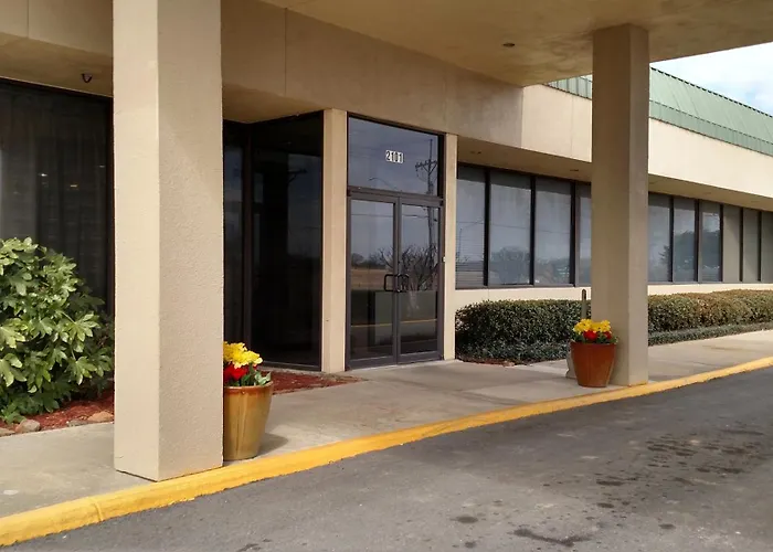 Super 8 By Wyndham Atoka Hotel
