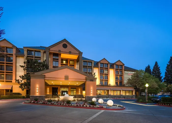 Courtyard By Marriott Santa Rosa Hotel