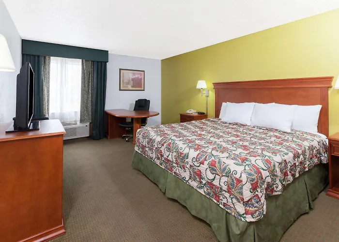 Days Inn By Wyndham Shawnee