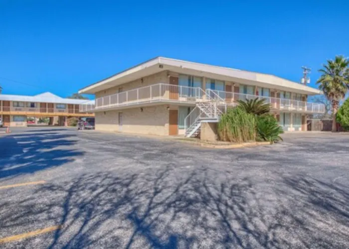 Americas Best Value Inn Uvalde