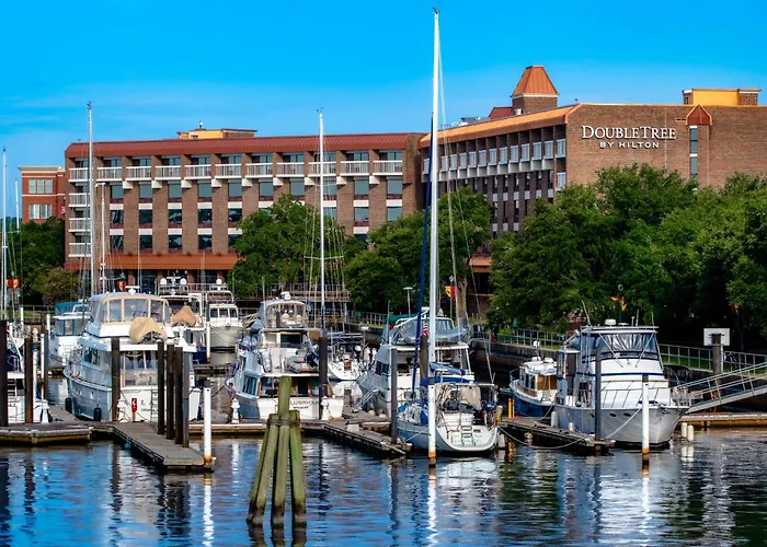 New Bern Hotels With Pool