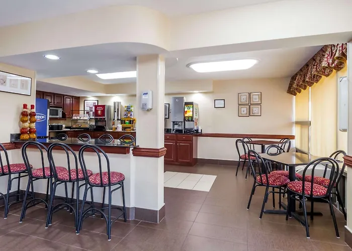 Ramada By Wyndham Edgewood Hotel & Conference Center