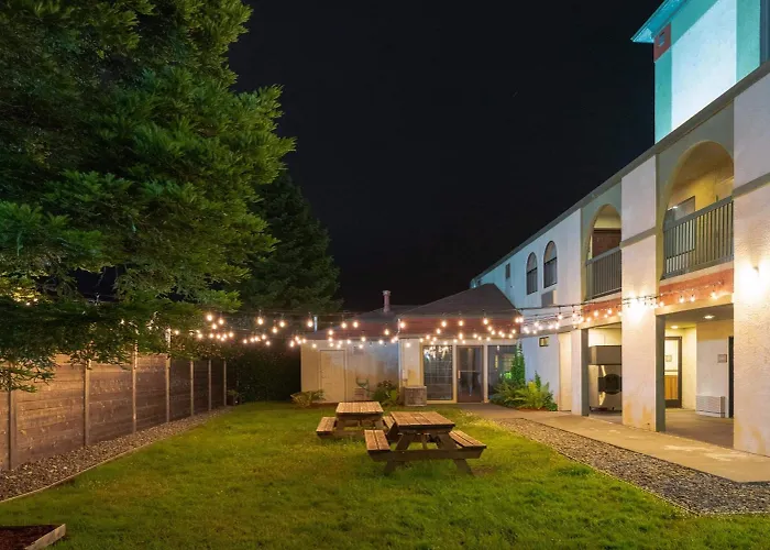 The Redwood Riverwalk, A Boutique Hotel Fortuna