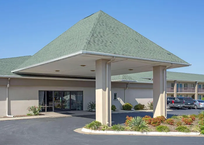 Super 8 By Wyndham Dunn Motel