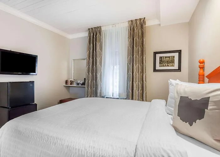 The Aurora Inn Hotel And Event Center