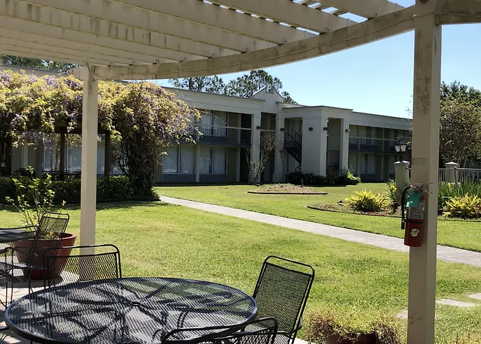 Iberia House & Suites New Iberia