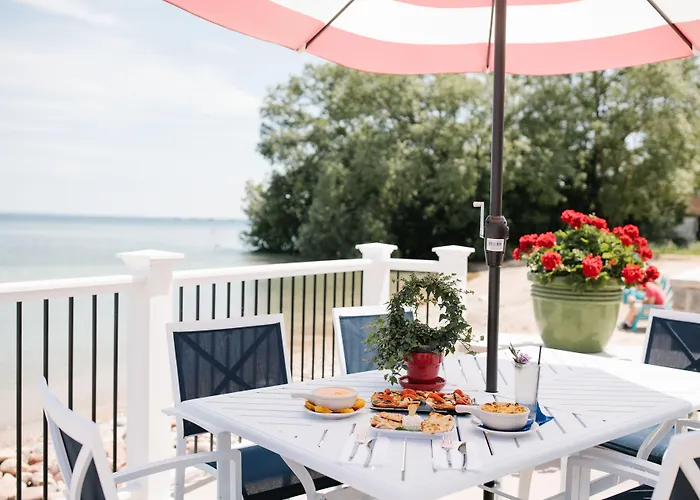 Saint Ignace Hotels With Pool