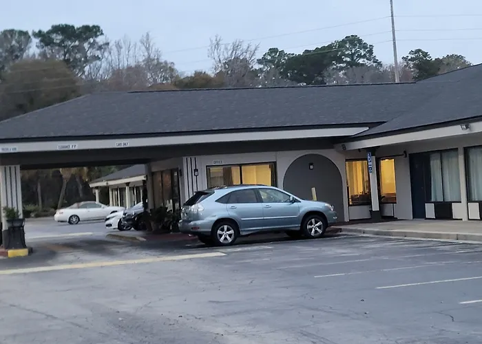 Hinesville Hotels