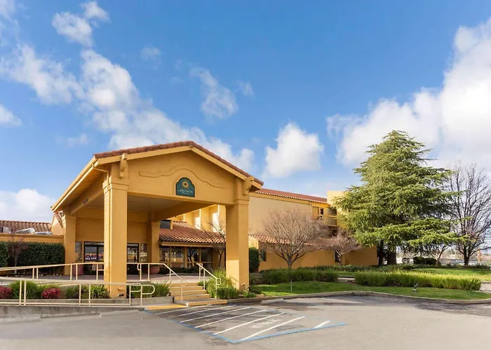 La Quinta By Wyndham Redding Hotel