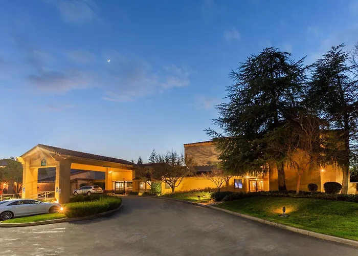 La Quinta By Wyndham Redding Hotel
