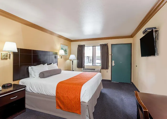 Howard Johnson By Wyndham Norco