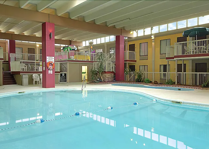 Richfield Hotels With Pool