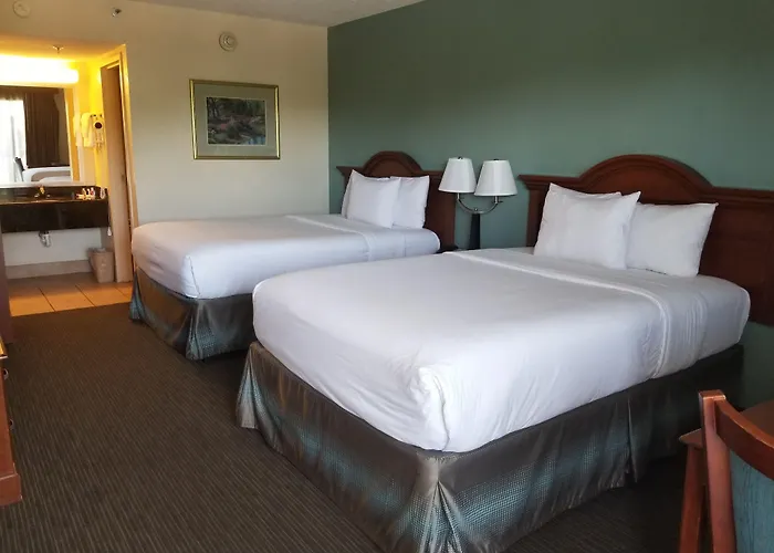Baymont By Wyndham Sarasota Hotel