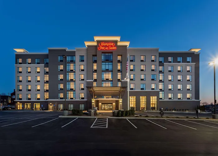 Newport Hotels With Pool