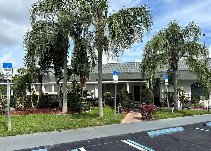 Ramada By Wyndham Cocoa Hotel