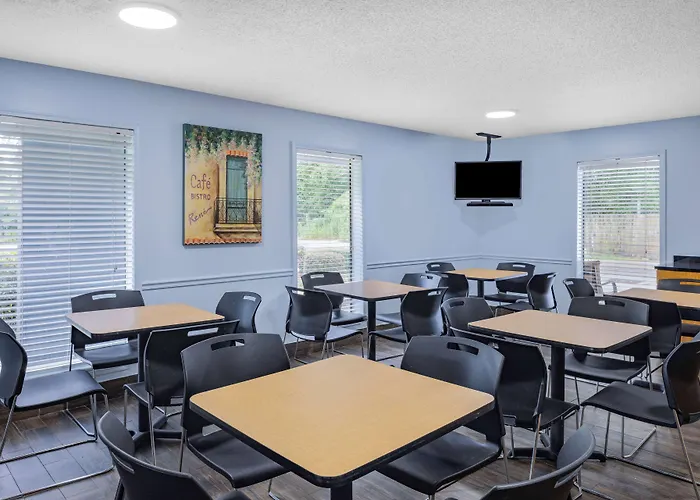 Days Inn By Wyndham Pensacola I-10 Ferry Pass