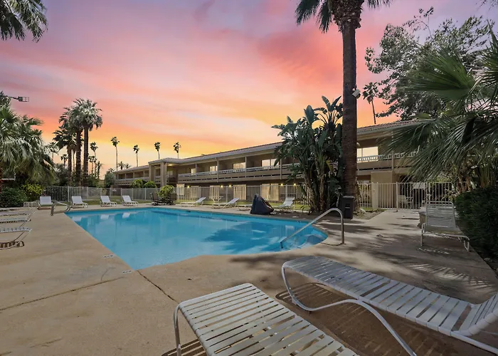 Sol Springs Inn Cathedral City
