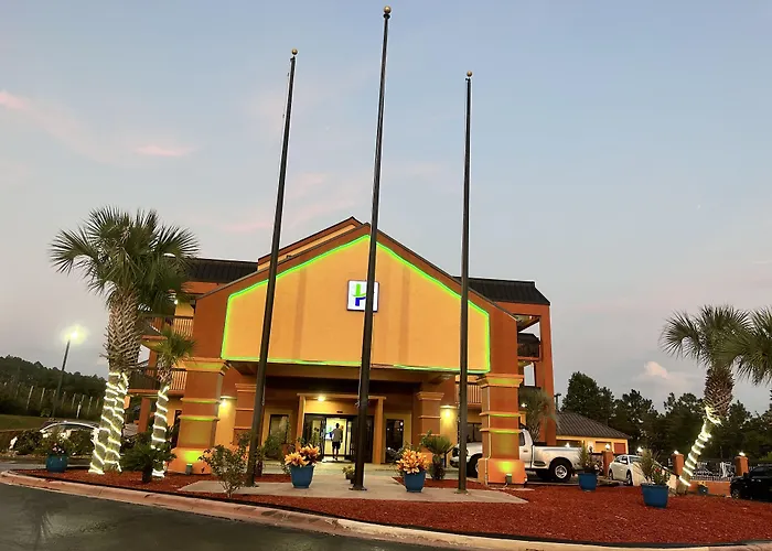 Home Town Inn & Suites Crestview