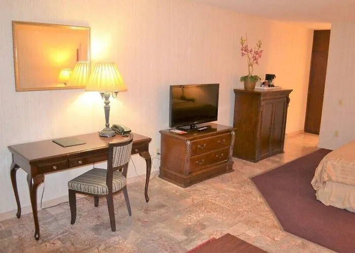 Merced Inn & Suites