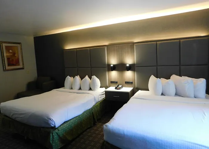 Days Inn & Suites By Wyndham Downtown Gatlinburg Parkway