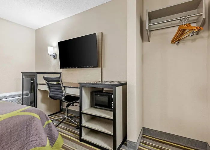 Super 8 By Wyndham Athens Hotel