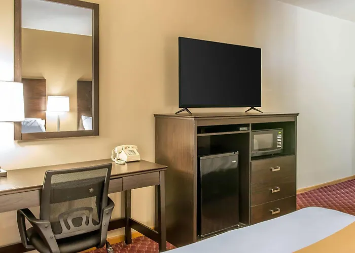 Quality Inn & Suites Houghton Downtown