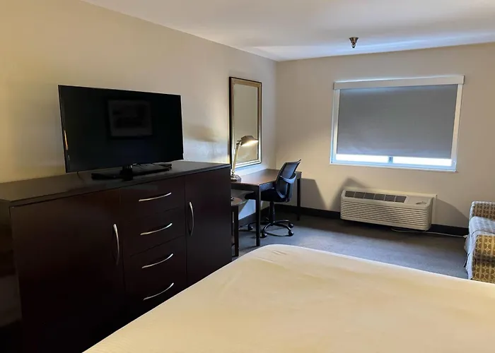 Baymont By Wyndham Tuscola Hotel