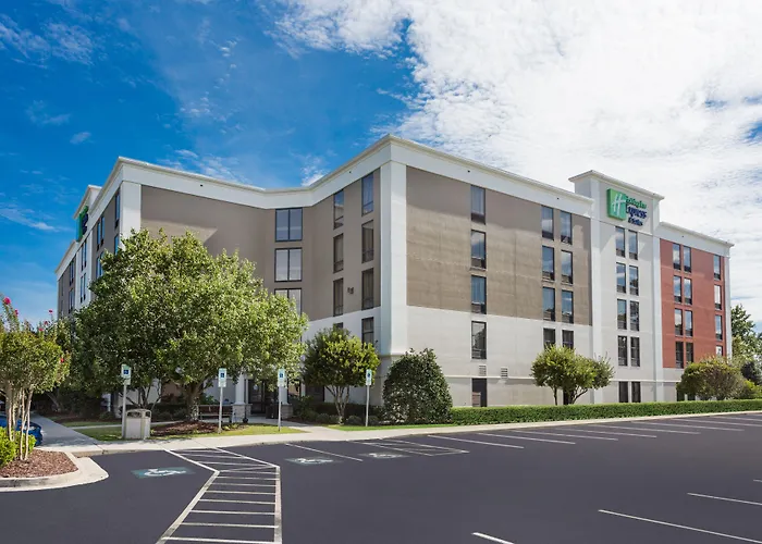 Holiday Inn Express & Suites Wilmington-University Center By Ihg