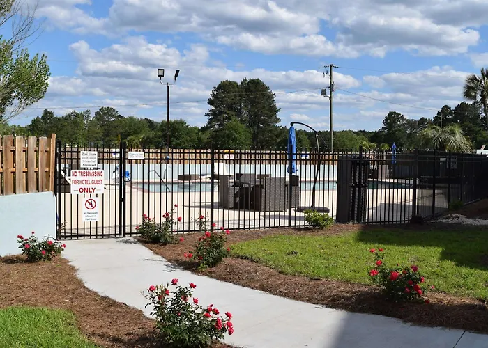 Hardeeville Hotels