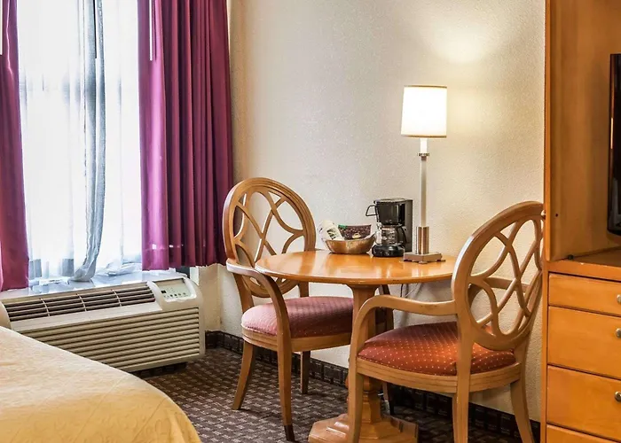 Shelbyville Hotels