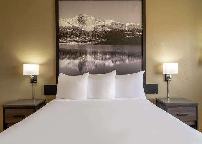 Super 8 By Wyndham Clinton Hotel