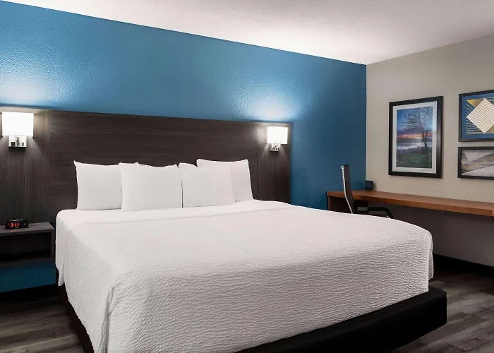 La Quinta By Wyndham Chicago Tinley Park Hotel