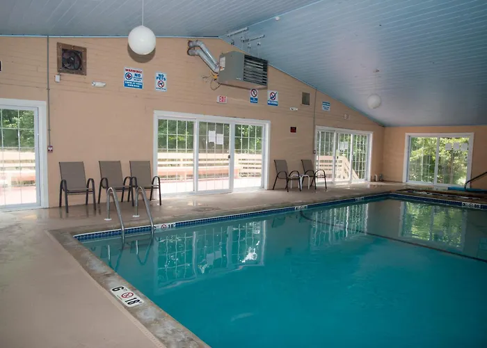Hampton Falls Hotels